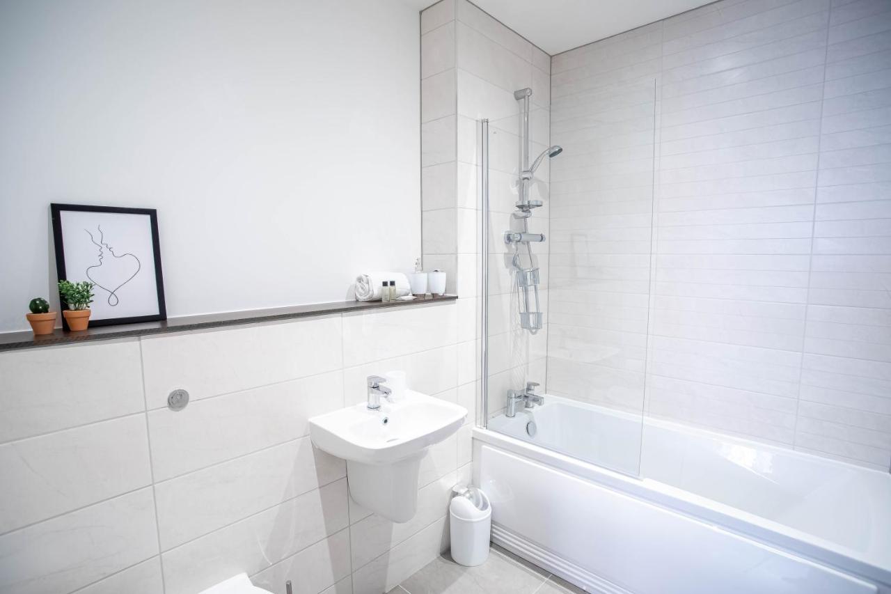 Luxury Apartments Available Next To Train Station - The Wallgate Apartments Wigan - Free Parking Exterior foto