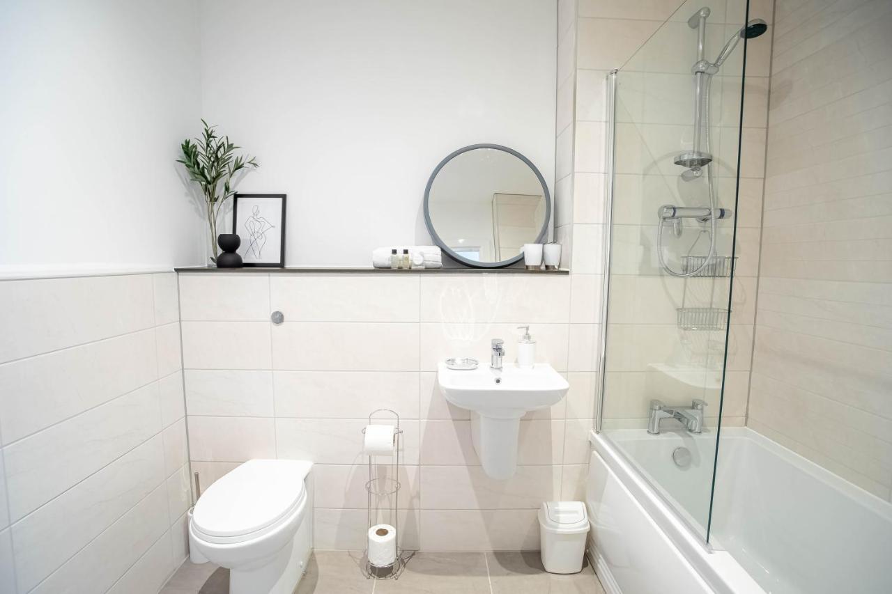 Luxury Apartments Available Next To Train Station - The Wallgate Apartments Wigan - Free Parking Exterior foto